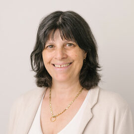 Dr. Claudia Ernstberger Dr. Claudia Ernstberger