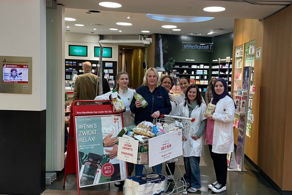 Samariterwagerl in der Regenwald Apotheke im DZ