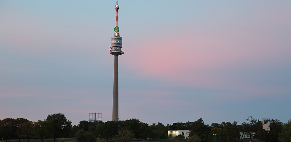 Leitbild Skyline mit Donauturm und Stützpunkt